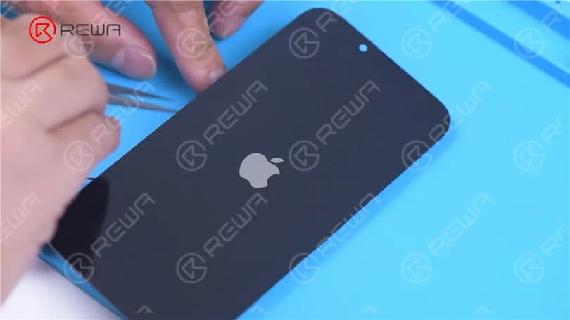 iPhone 13 Pro Motherboard Separation - Die heißeste CPU?