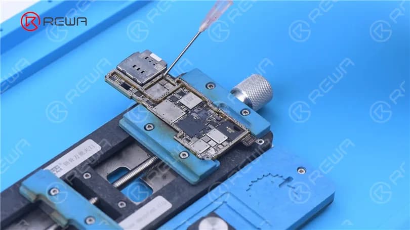 iPhone 13 Pro Motherboard Separation - Die heißeste CPU?