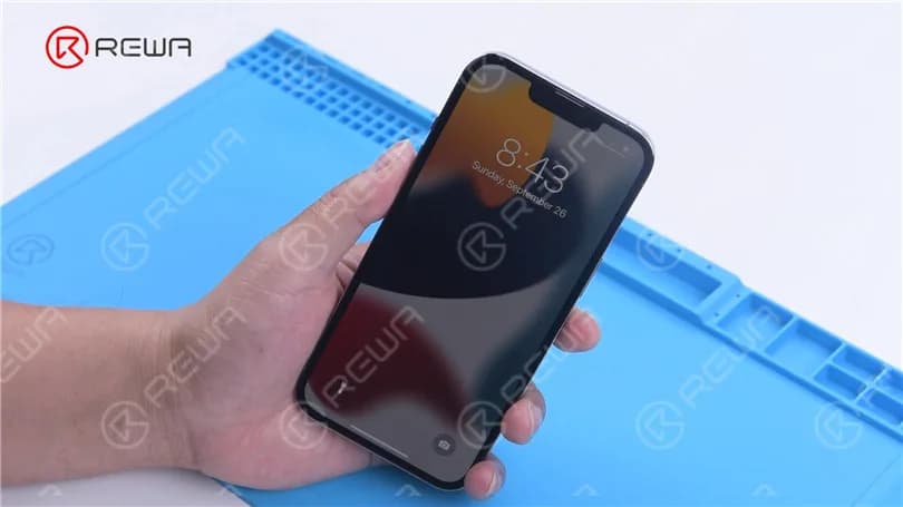 iPhone 13 Pro Motherboard Separation - Die heißeste CPU?