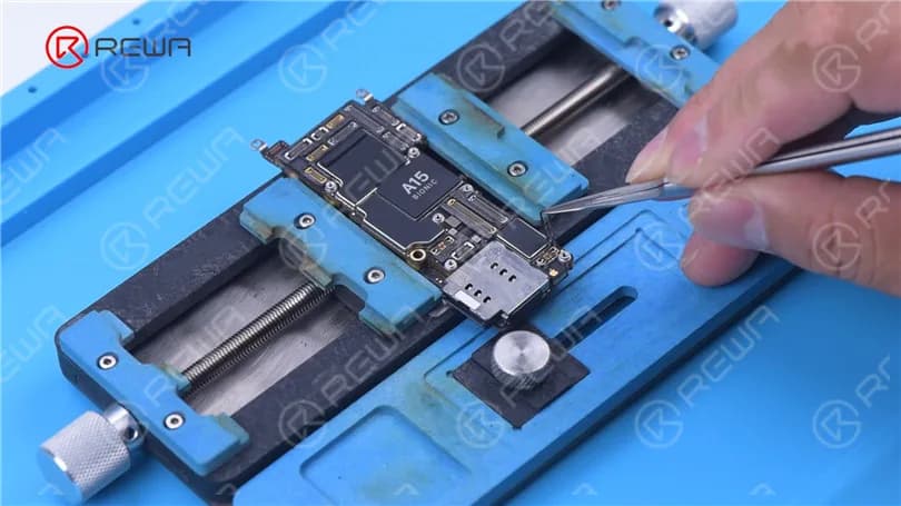 iPhone 13 Pro Motherboard Separation - Die heißeste CPU?
