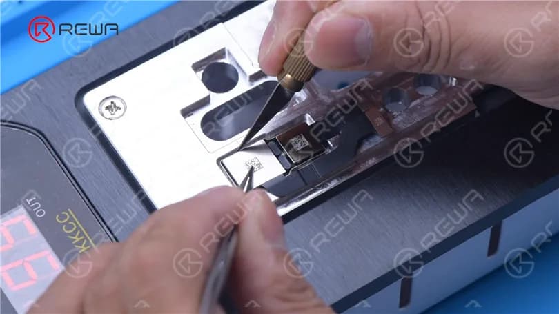 camera with a Sculpture Knife