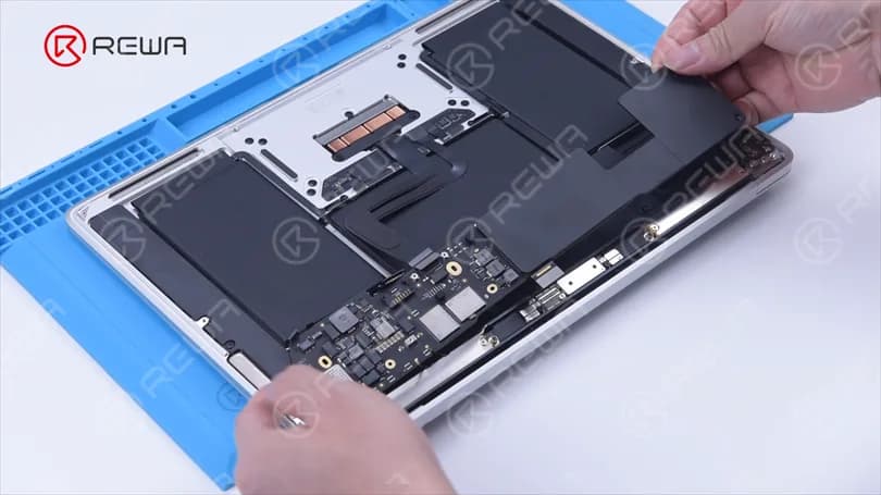 MacBook Air für weitere Tests