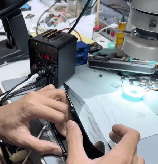 connect iphone 13 pro with dc power supply